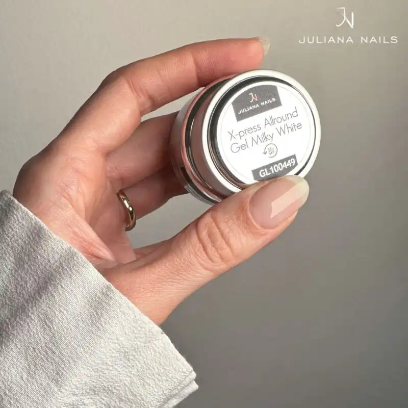 X-press-allround gel milky with, di juliana nails tenuto in mano